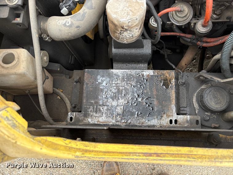 image for item EU8650 2001 Hyster H55XM forklift