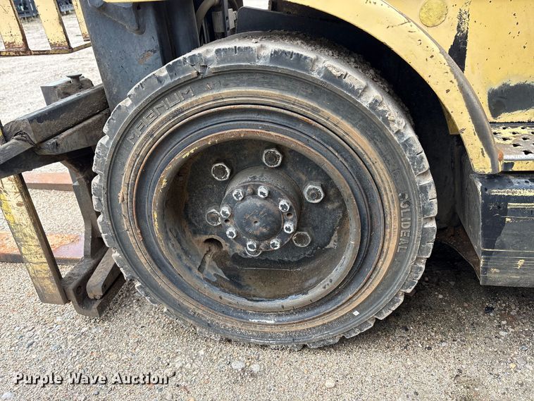 image for item EU8650 2001 Hyster H55XM forklift