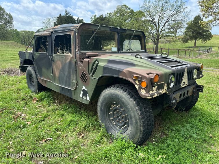 image for item EV2898 1988 AM General HMMWV SUV