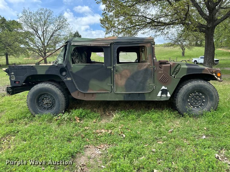 image for item EV2898 1988 AM General HMMWV SUV