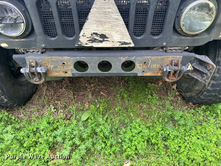 image for item EV2898 1988 AM General HMMWV SUV