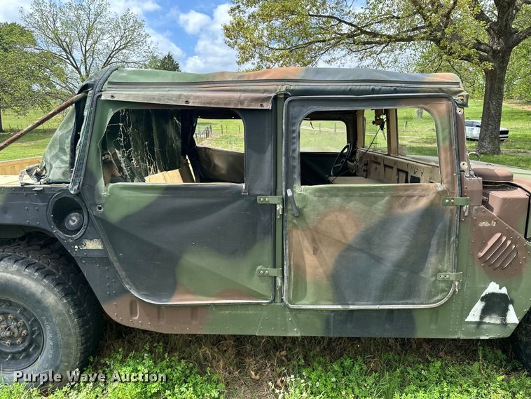 image for item EV2898 1988 AM General HMMWV SUV