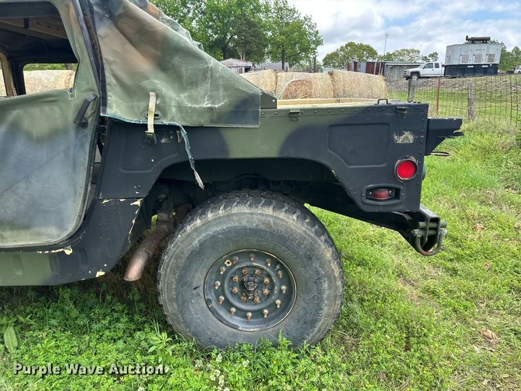 image for item EV2898 1988 AM General HMMWV SUV