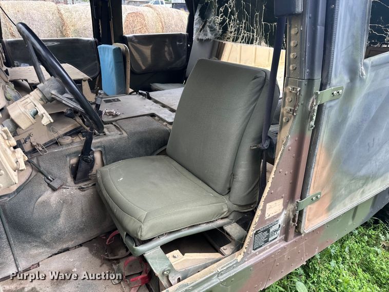 image for item EV2898 1988 AM General HMMWV SUV