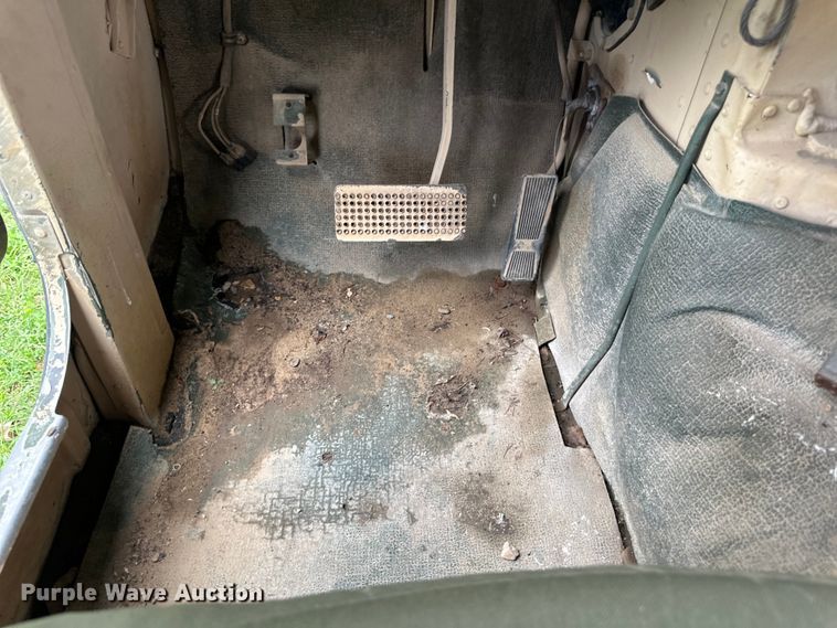 image for item EV2898 1988 AM General HMMWV SUV