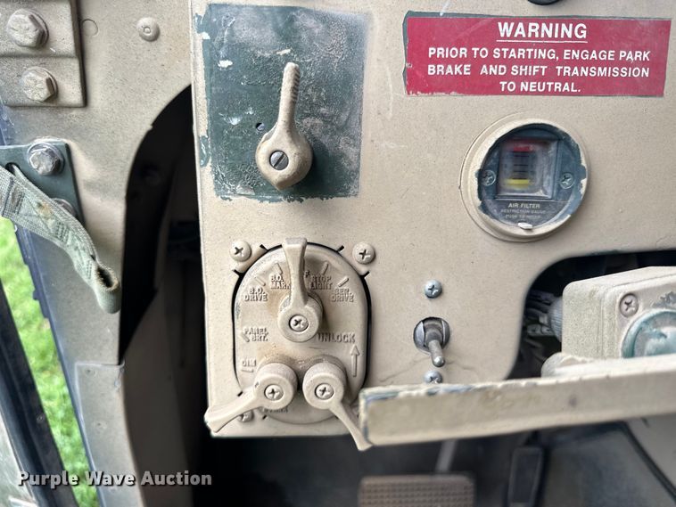 image for item EV2898 1988 AM General HMMWV SUV