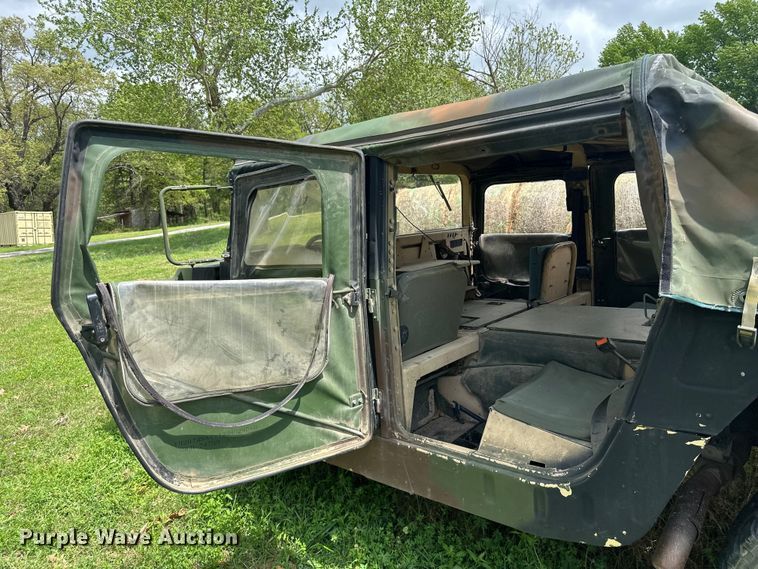 image for item EV2898 1988 AM General HMMWV SUV