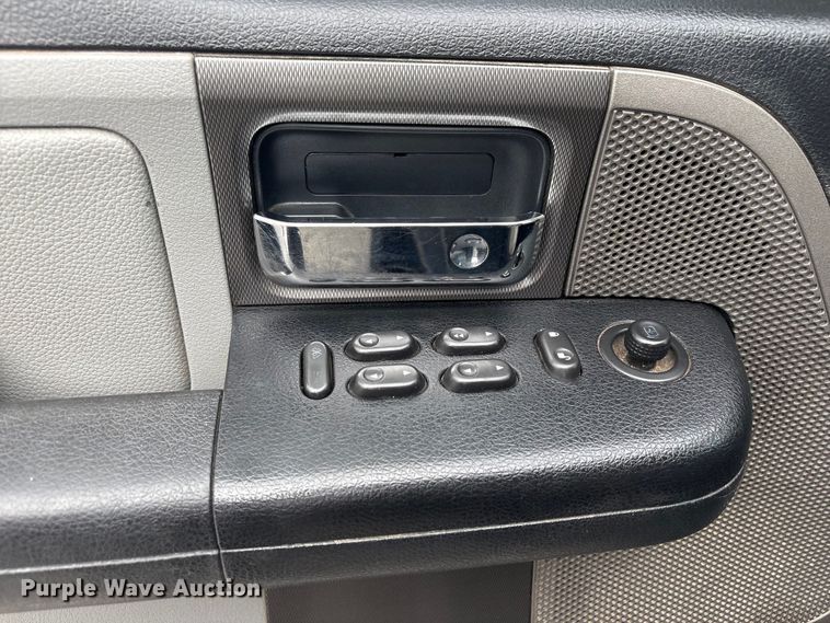image for item EV2899 2007 Ford F150 Crew Cab pickup truck