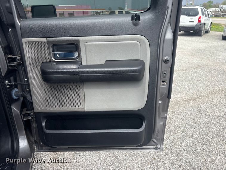 image for item EV2899 2007 Ford F150 Crew Cab pickup truck
