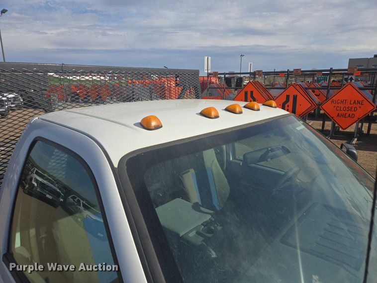 image for item EV5883 2011 Ford F550 Super Duty flatbed truck