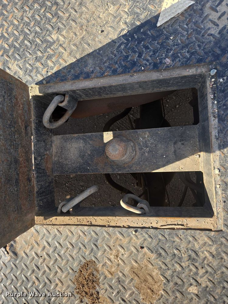 image for item EV5883 2011 Ford F550 Super Duty flatbed truck