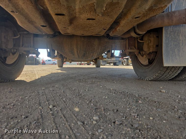 image for item EV5883 2011 Ford F550 Super Duty flatbed truck