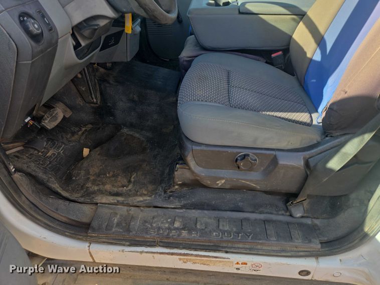 image for item EV5883 2011 Ford F550 Super Duty flatbed truck