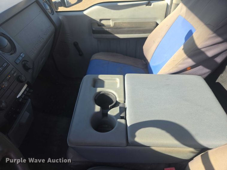 image for item EV5883 2011 Ford F550 Super Duty flatbed truck