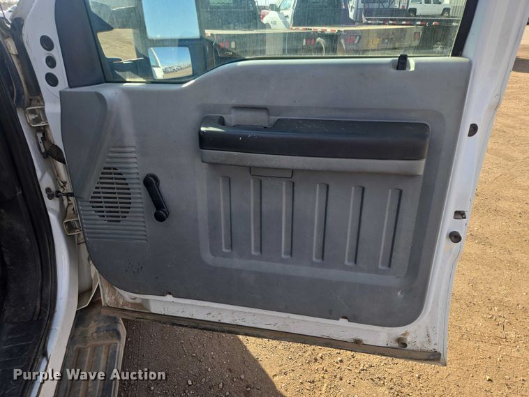 image for item EV5883 2011 Ford F550 Super Duty flatbed truck