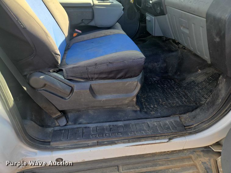 image for item EV5883 2011 Ford F550 Super Duty flatbed truck