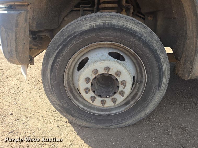 image for item EV5883 2011 Ford F550 Super Duty flatbed truck