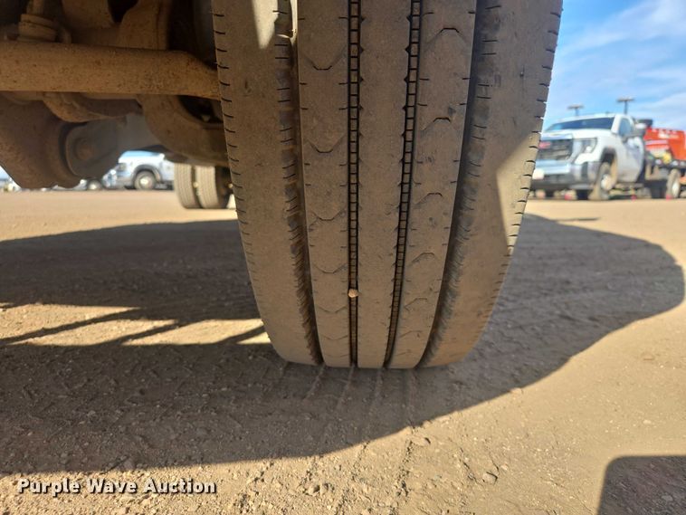 image for item EV5883 2011 Ford F550 Super Duty flatbed truck