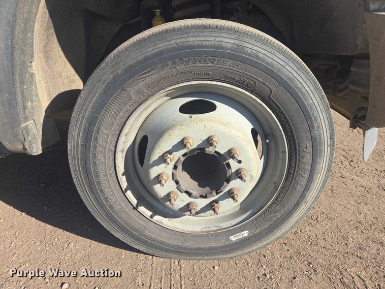 image for item EV5883 2011 Ford F550 Super Duty flatbed truck