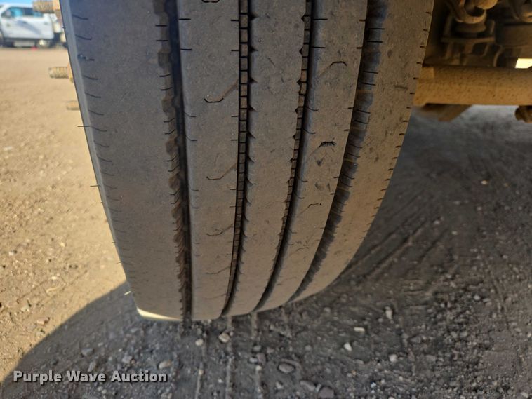 image for item EV5883 2011 Ford F550 Super Duty flatbed truck