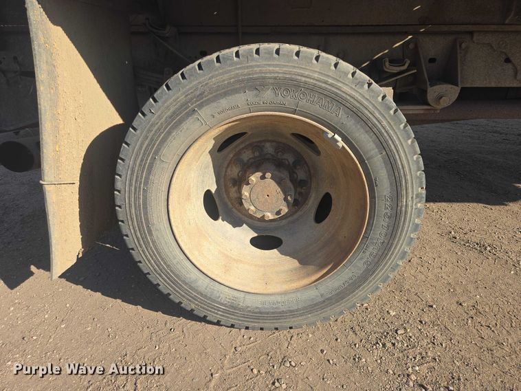 image for item EV5883 2011 Ford F550 Super Duty flatbed truck