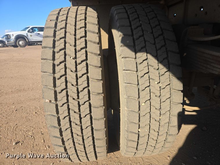 image for item EV5883 2011 Ford F550 Super Duty flatbed truck