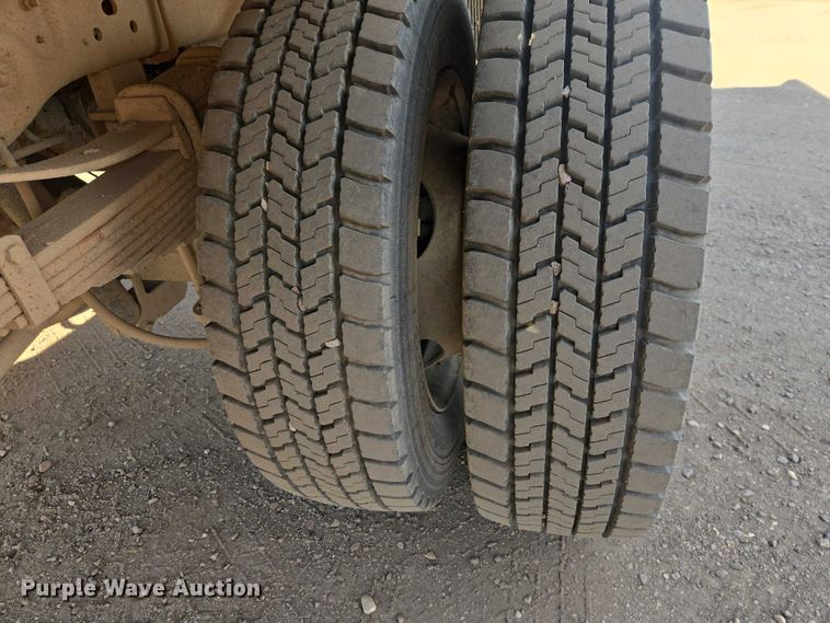 image for item EV5883 2011 Ford F550 Super Duty flatbed truck