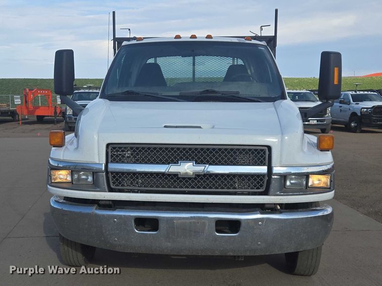 image for item EV5884 2005 Chevrolet C4500 flatbed truck
