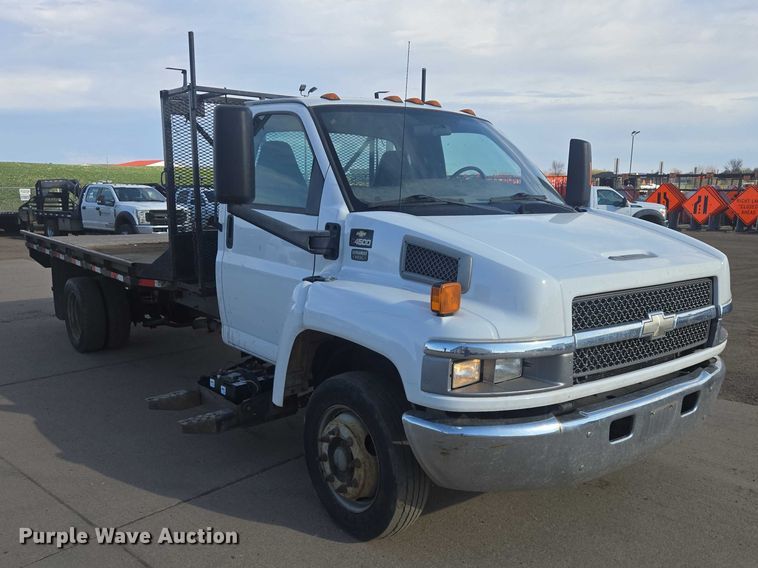 image for item EV5884 2005 Chevrolet C4500 flatbed truck