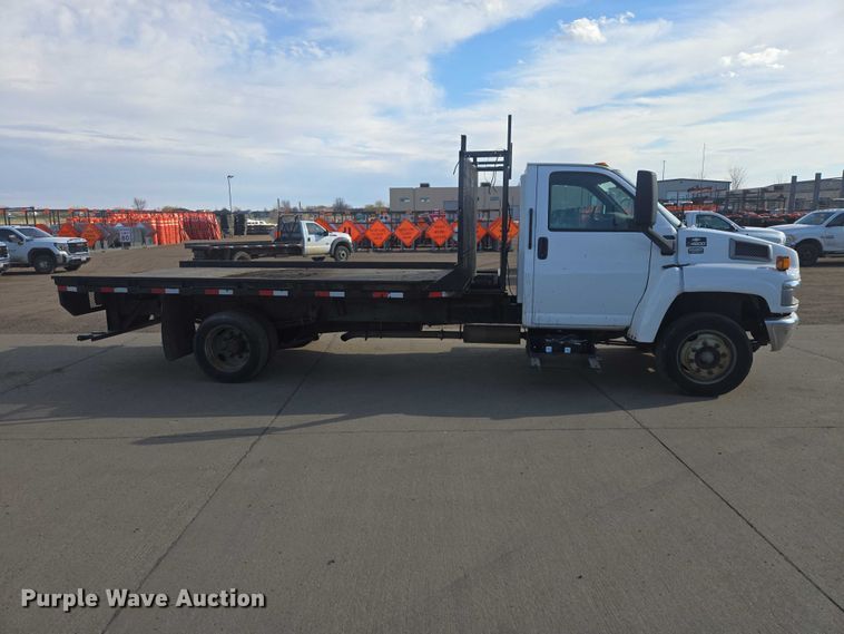 image for item EV5884 2005 Chevrolet C4500 flatbed truck