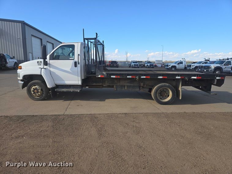 image for item EV5884 2005 Chevrolet C4500 flatbed truck