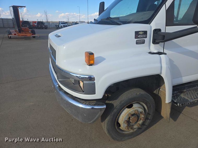 image for item EV5884 2005 Chevrolet C4500 flatbed truck