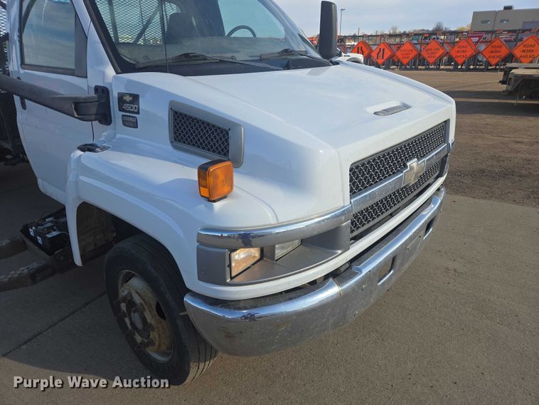 image for item EV5884 2005 Chevrolet C4500 flatbed truck