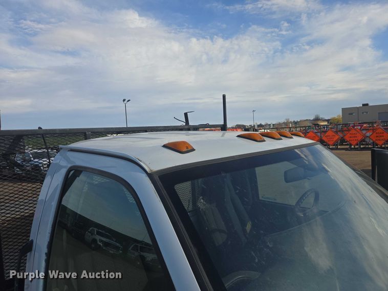 image for item EV5884 2005 Chevrolet C4500 flatbed truck