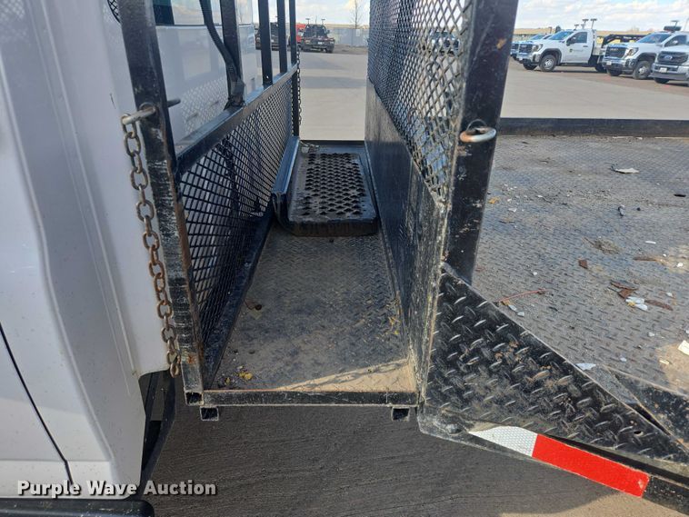 image for item EV5884 2005 Chevrolet C4500 flatbed truck