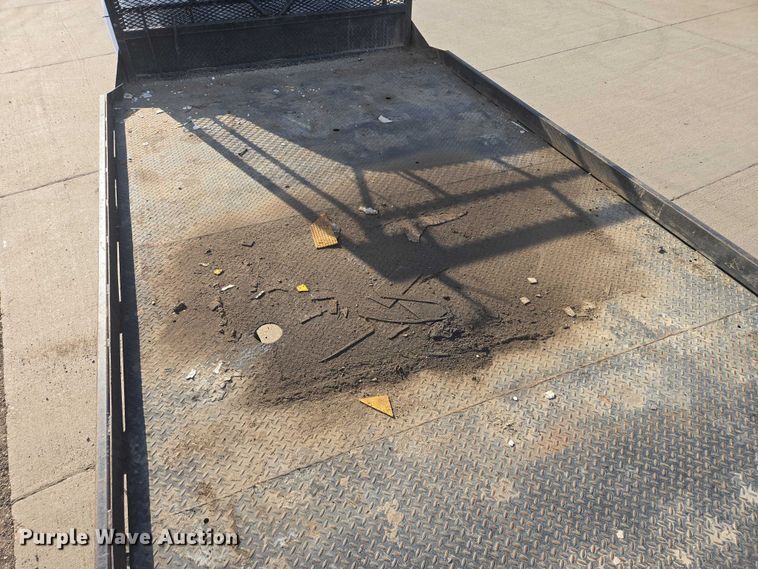 image for item EV5884 2005 Chevrolet C4500 flatbed truck