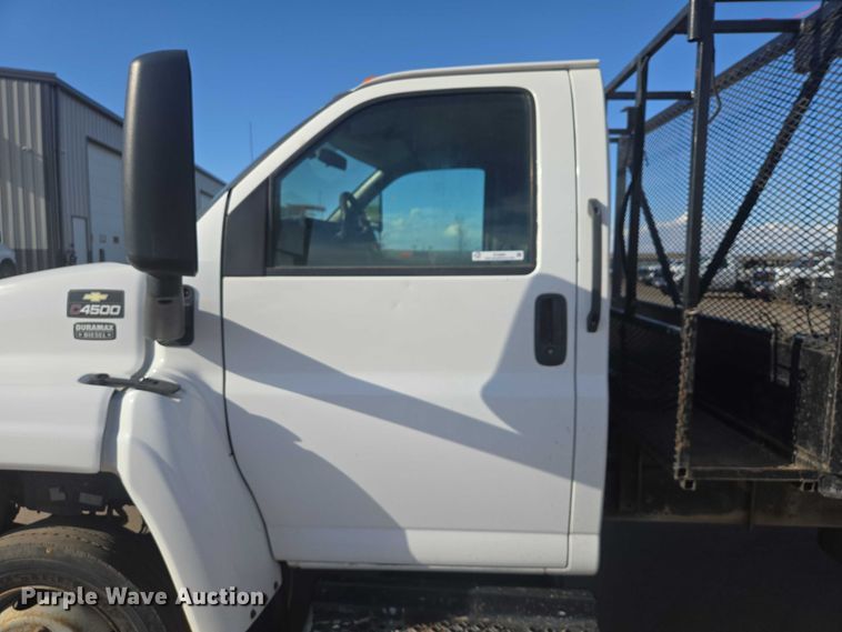image for item EV5884 2005 Chevrolet C4500 flatbed truck