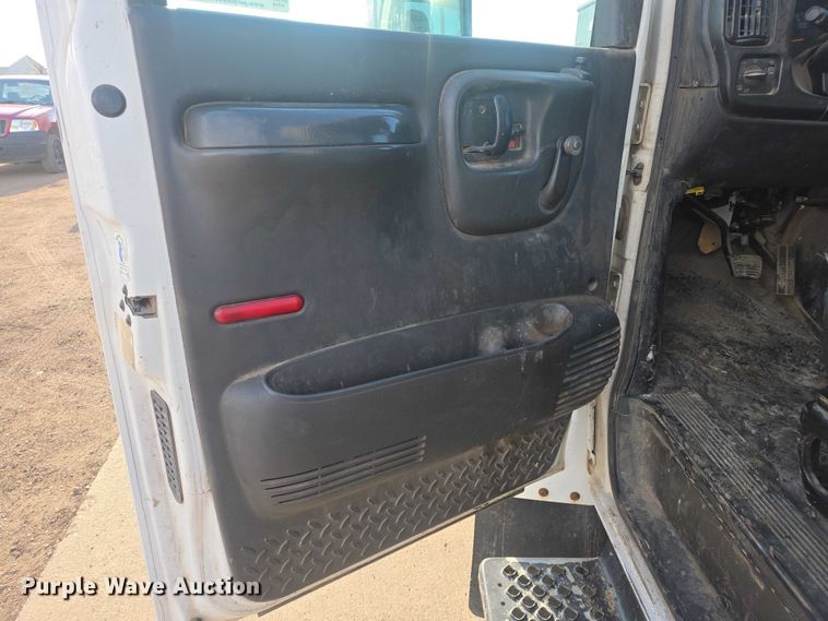 image for item EV5884 2005 Chevrolet C4500 flatbed truck