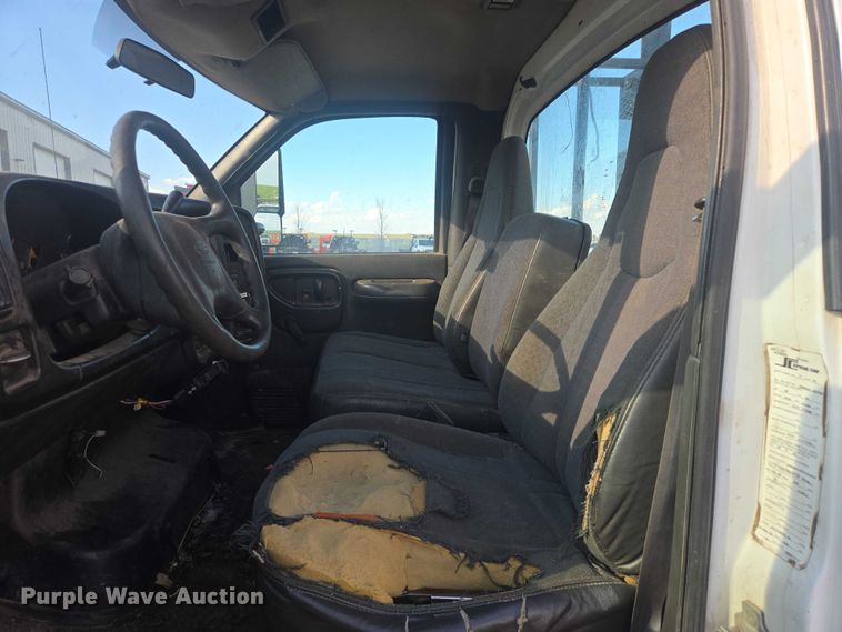 image for item EV5884 2005 Chevrolet C4500 flatbed truck