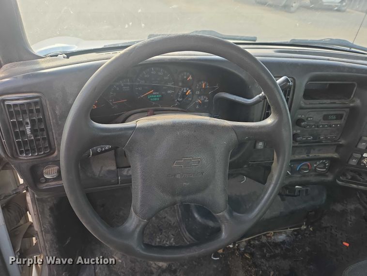 image for item EV5884 2005 Chevrolet C4500 flatbed truck