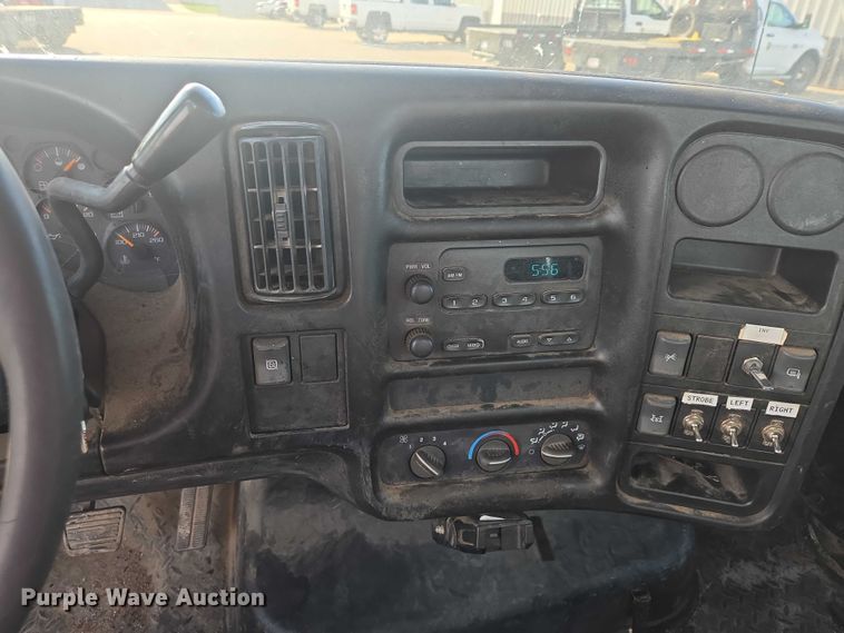 image for item EV5884 2005 Chevrolet C4500 flatbed truck