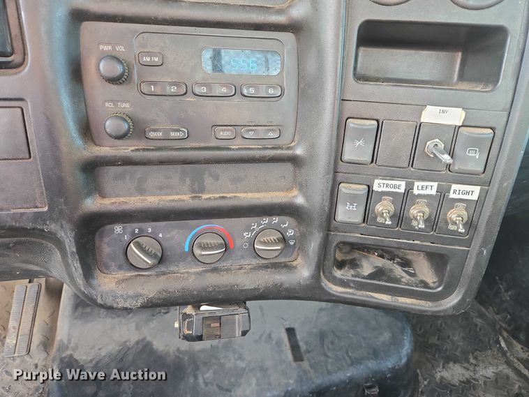 image for item EV5884 2005 Chevrolet C4500 flatbed truck