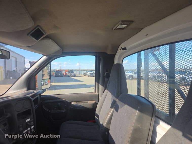image for item EV5884 2005 Chevrolet C4500 flatbed truck