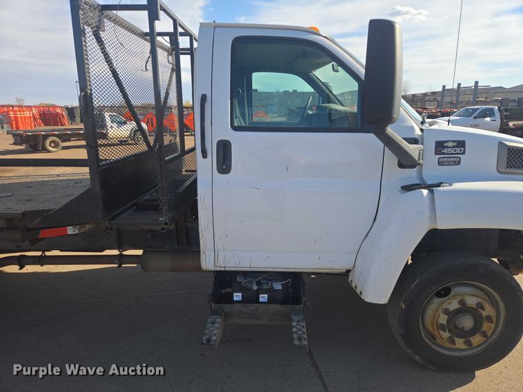 image for item EV5884 2005 Chevrolet C4500 flatbed truck