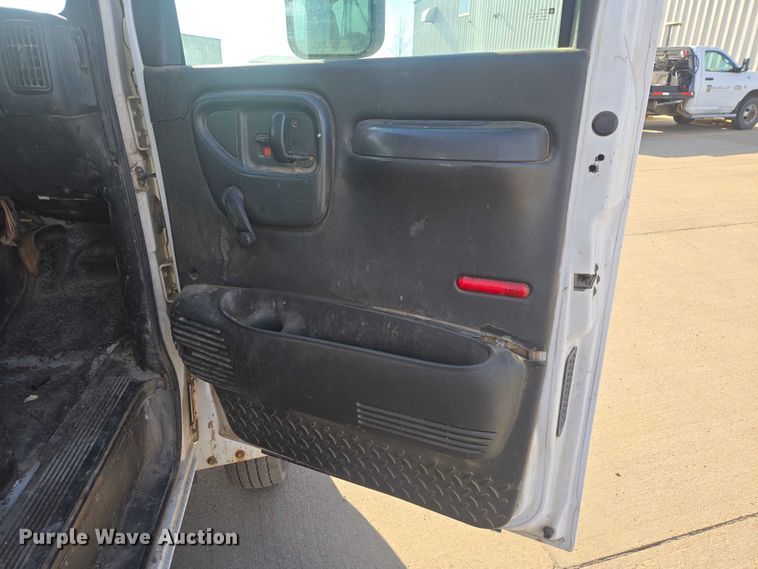 image for item EV5884 2005 Chevrolet C4500 flatbed truck