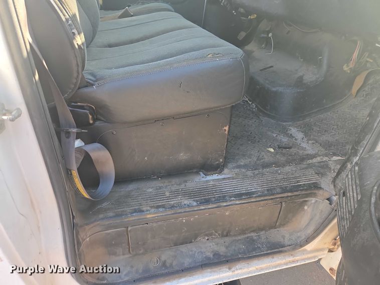 image for item EV5884 2005 Chevrolet C4500 flatbed truck