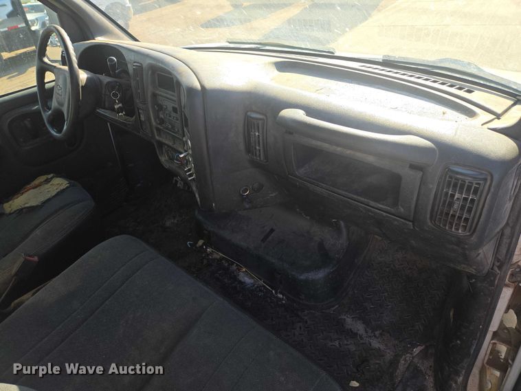 image for item EV5884 2005 Chevrolet C4500 flatbed truck