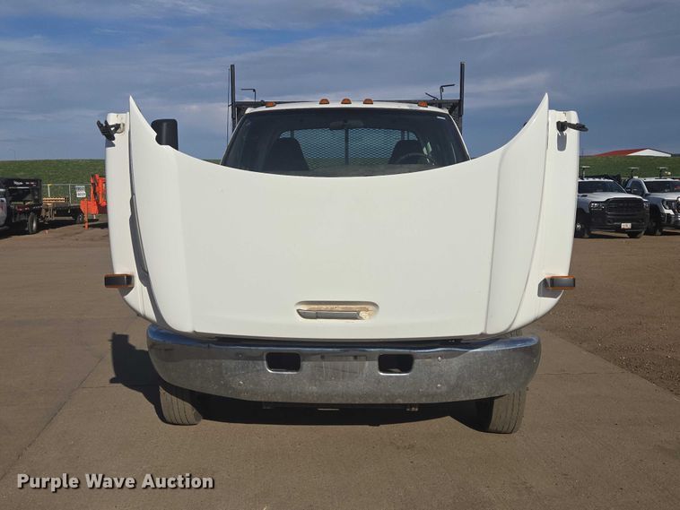 image for item EV5884 2005 Chevrolet C4500 flatbed truck