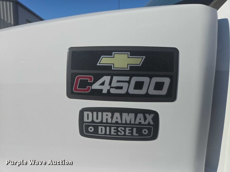 image for item EV5884 2005 Chevrolet C4500 flatbed truck