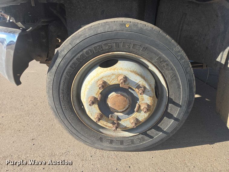 image for item EV5884 2005 Chevrolet C4500 flatbed truck